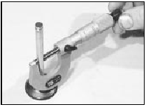 6.18 Measuring the valve stem diameter