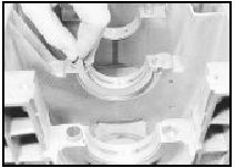 13.51 Fitting the thrustwasher upper segments - XU series engines