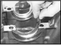 13.83 Fitting a thrustwasher to No 2 main bearing upper location - TU series