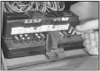 3.4 Removing a fuse